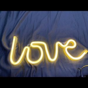 NEON LOVE SIGN